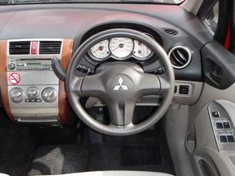 2003 Mitsubishi Colt Photos