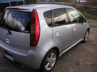 2003 Mitsubishi Colt Pictures