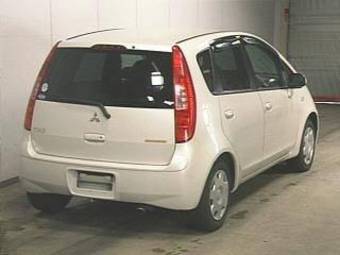 2003 Mitsubishi Colt Pictures