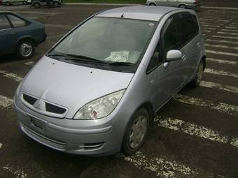 2003 Mitsubishi Colt Pictures