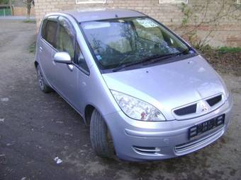 2003 Mitsubishi Colt Photos