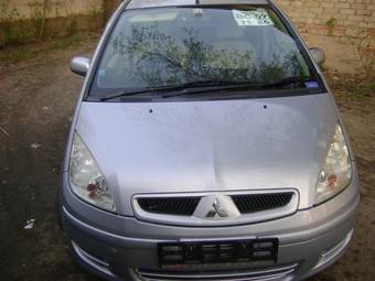 2003 Mitsubishi Colt Photos