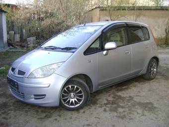 2003 Mitsubishi Colt Pictures