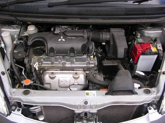 2003 Mitsubishi Colt Pictures