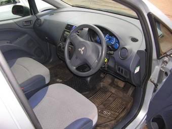 2003 Mitsubishi Colt Photos