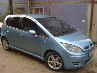 2003 Mitsubishi Colt Photos