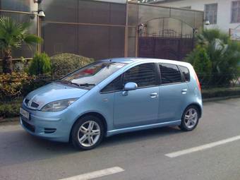 2003 Mitsubishi Colt Photos