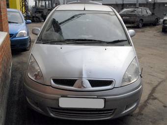 2003 Mitsubishi Colt Pictures