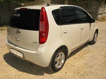 2003 Mitsubishi Colt Photos