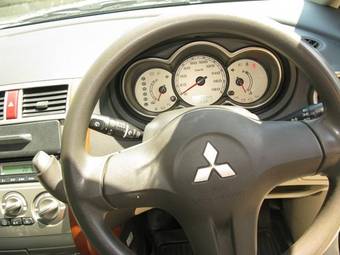 2003 Mitsubishi Colt Pics