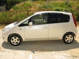 2003 Mitsubishi Colt Pictures