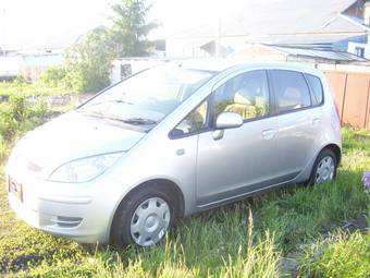 2003 Mitsubishi Colt Photos