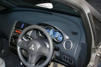 2003 Mitsubishi Colt Images