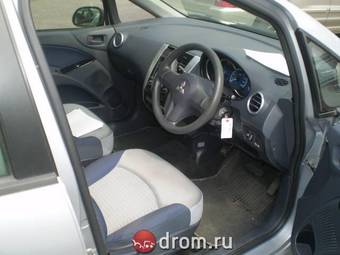 2003 Mitsubishi Colt Pictures