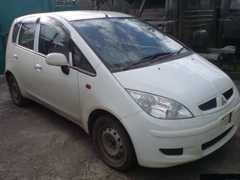 2003 Mitsubishi Colt Photos