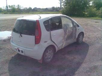 2003 Mitsubishi Colt Photos