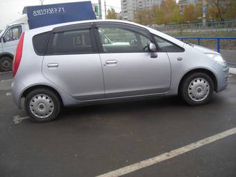 2003 Mitsubishi Colt Pictures
