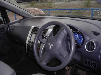 2003 Mitsubishi Colt Pictures