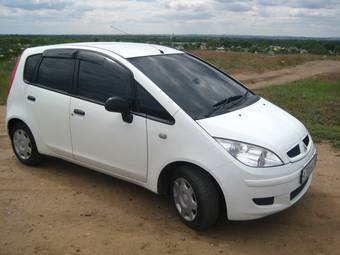 2003 Mitsubishi Colt Photos
