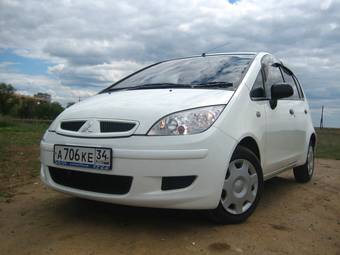 2003 Mitsubishi Colt Pictures