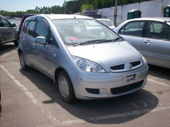 2003 Mitsubishi Colt Pictures