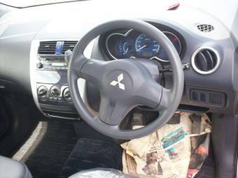 2003 Mitsubishi Colt Photos