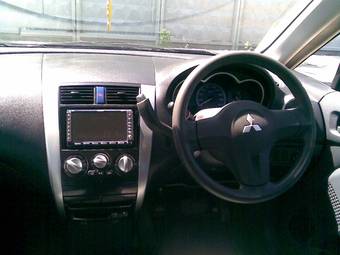 2003 Mitsubishi Colt Pictures