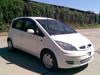 2003 Mitsubishi Colt Photos