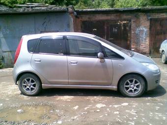 2003 Mitsubishi Colt Pictures