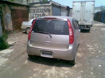 2003 Mitsubishi Colt Photos