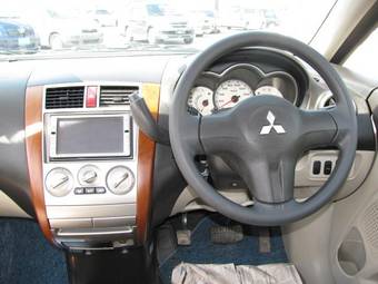 2003 Mitsubishi Colt Photos