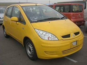 2003 Mitsubishi Colt Photos