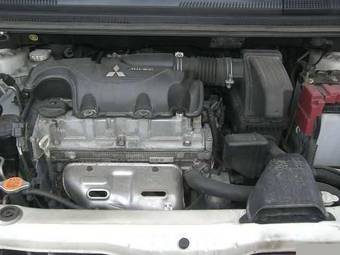 2003 Mitsubishi Colt Pictures