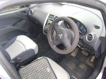 2003 Mitsubishi Colt Pictures