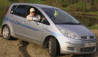 2003 Mitsubishi Colt Pictures
