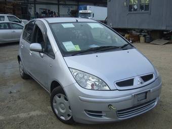 2003 Mitsubishi Colt Photos