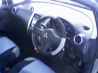 2003 Mitsubishi Colt Pictures