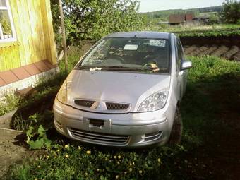 2003 Mitsubishi Colt Photos