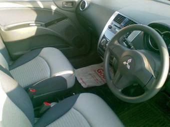 2003 Mitsubishi Colt Pictures