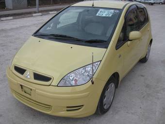 2003 Mitsubishi Colt Pictures