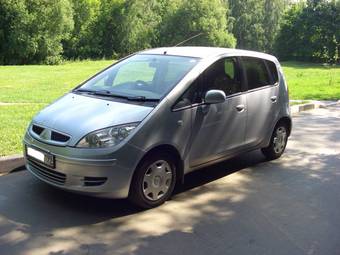 2003 Mitsubishi Colt Photos