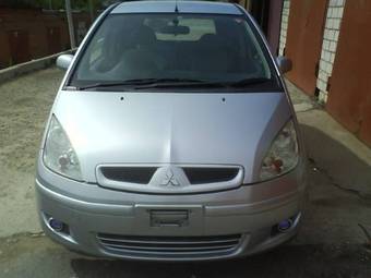2003 Mitsubishi Colt Photos