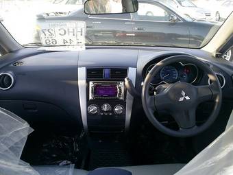 2003 Mitsubishi Colt Pictures