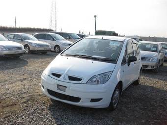 2003 Mitsubishi Colt Photos