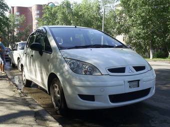 2003 Mitsubishi Colt Photos