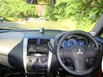 2003 Mitsubishi Colt Photos