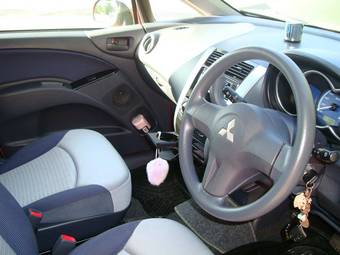 2003 Mitsubishi Colt Pictures