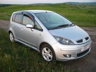 2003 Mitsubishi Colt Photos