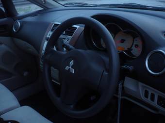 2003 Mitsubishi Colt Photos
