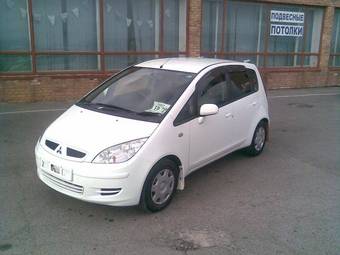 2003 Mitsubishi Colt Pictures